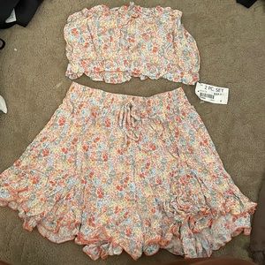 Cute floral two piece set - never worn - with tags